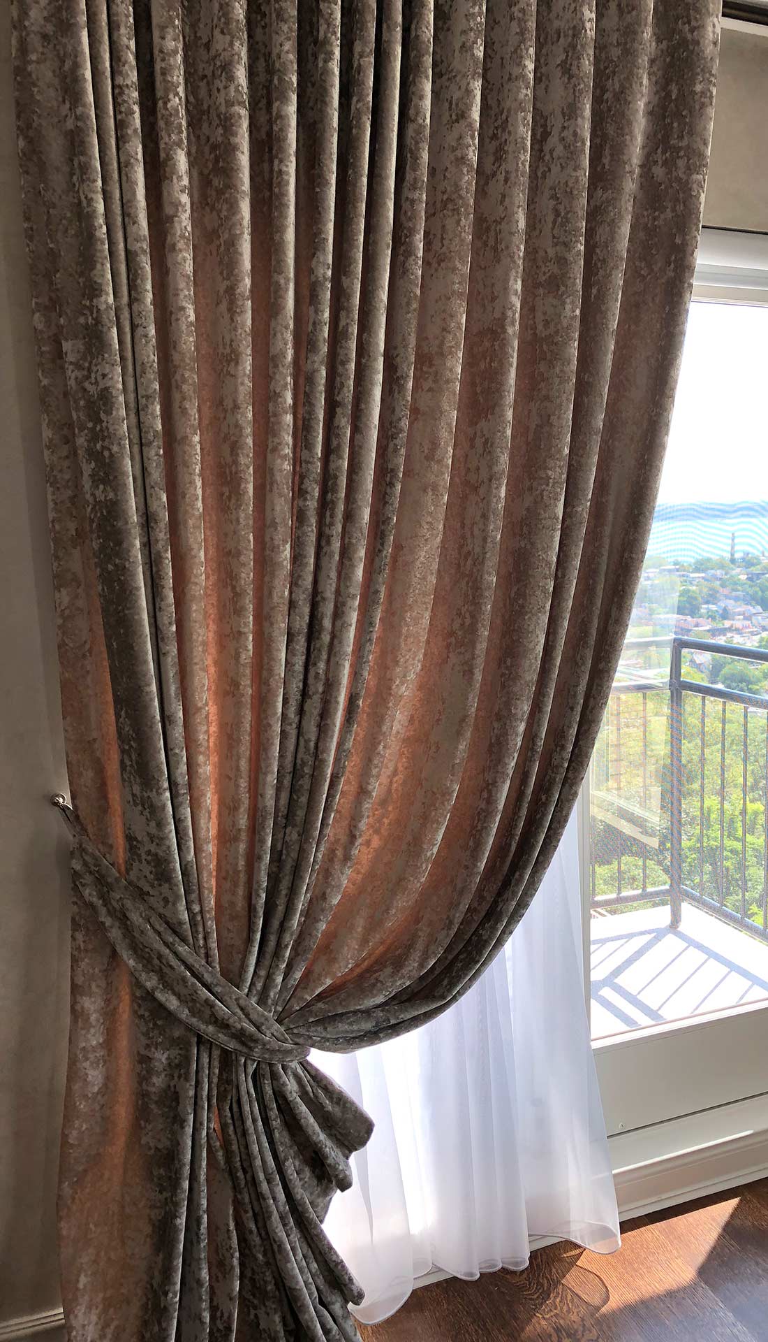 Bedroom Traditional Style Window Treatment