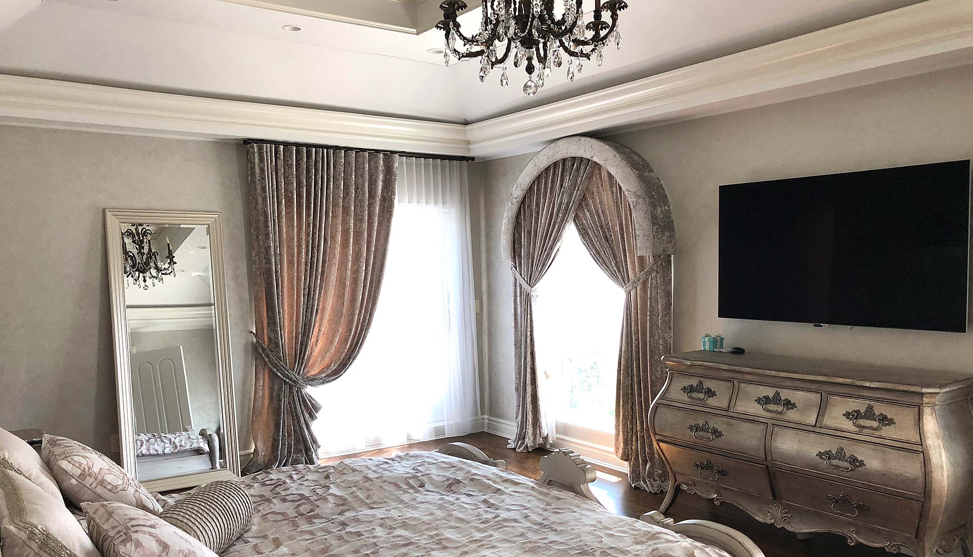 Bedroom Traditional Style Window Treatment