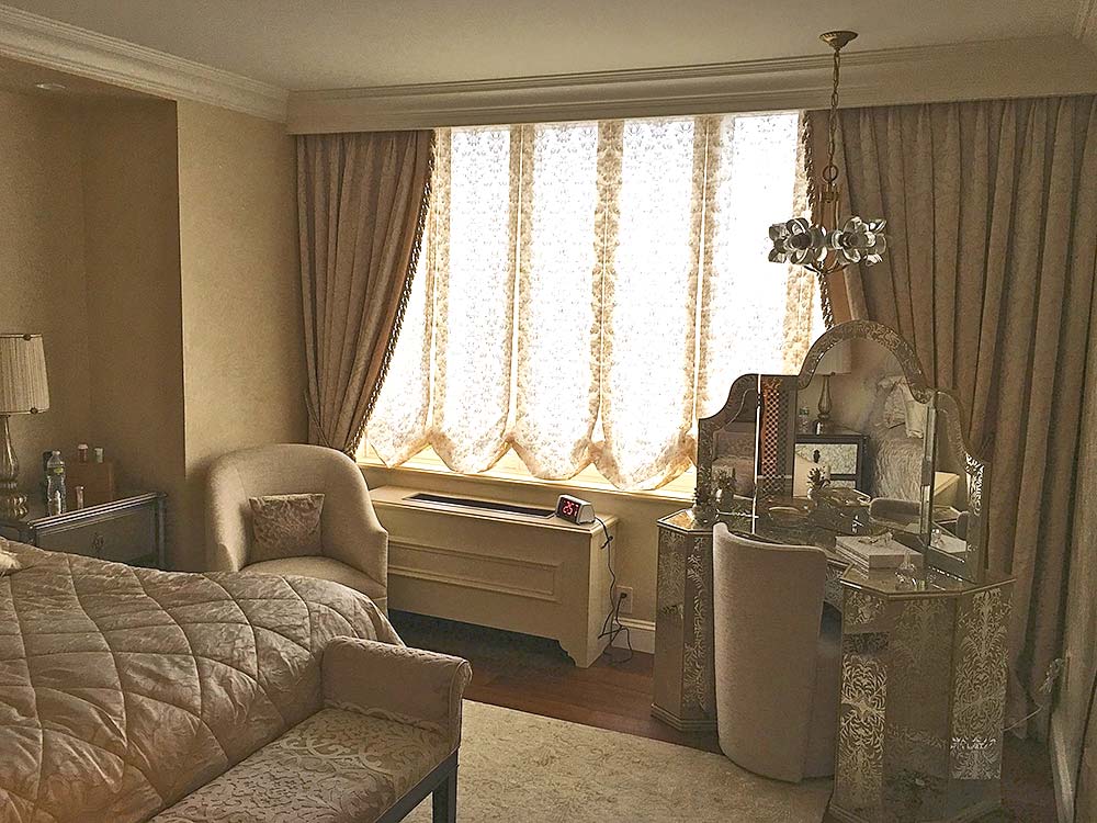 Traditional Bedroom Window Treatment