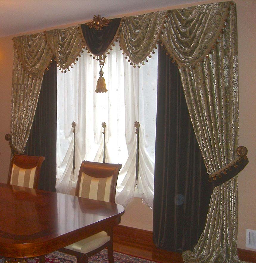 Traditional Dinning Room Window Treatment